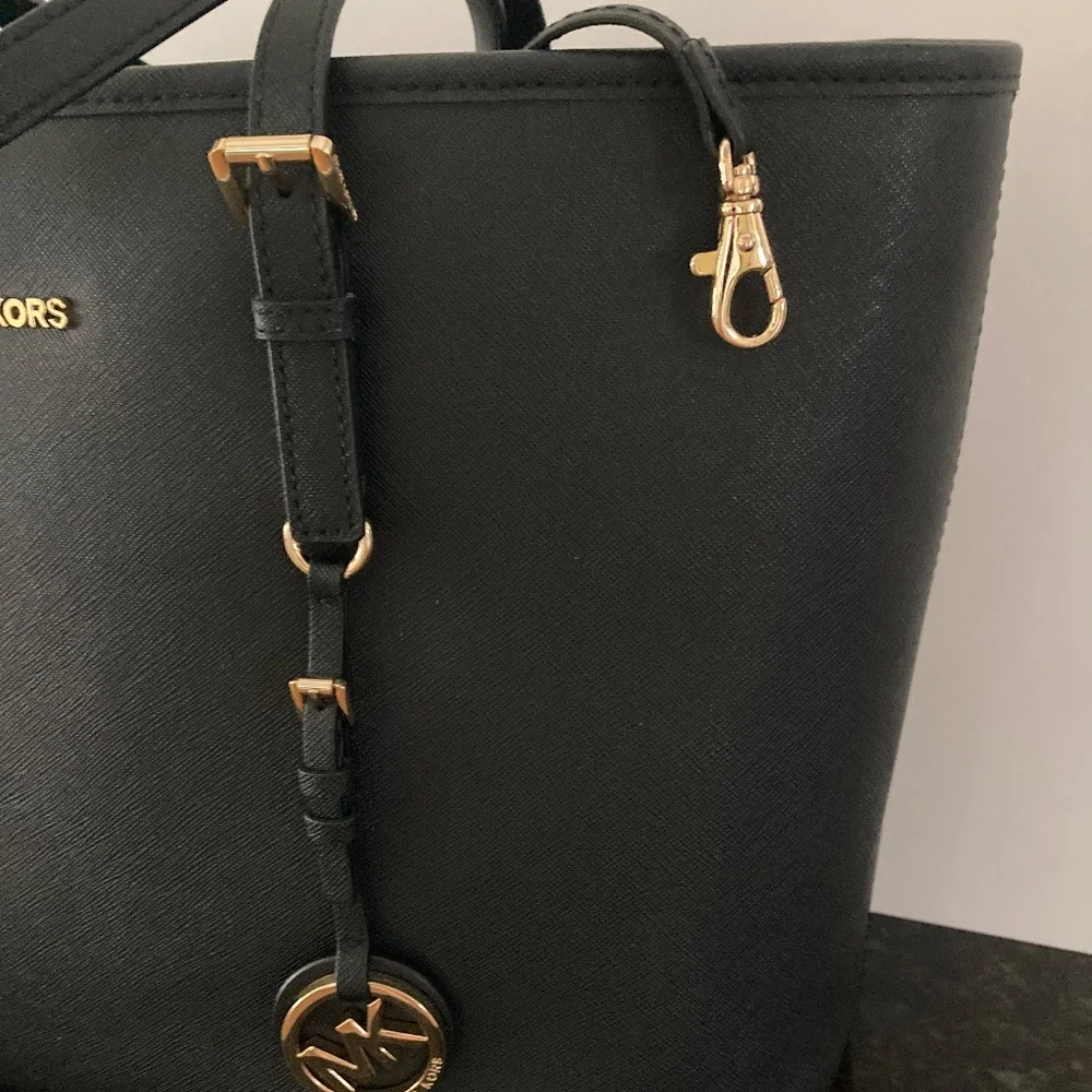 Michael Kors Black Saffiano Leather Large Jet Set Travel TZ Tote/$278 RETAIL/NEW
